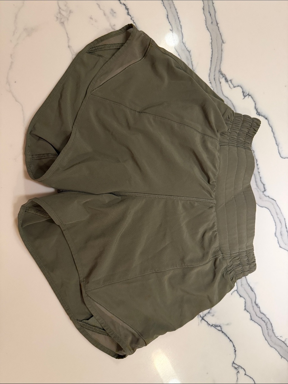 Women’s Lululemon Like New Olive Green Hotty Hot HR 4” Shorts